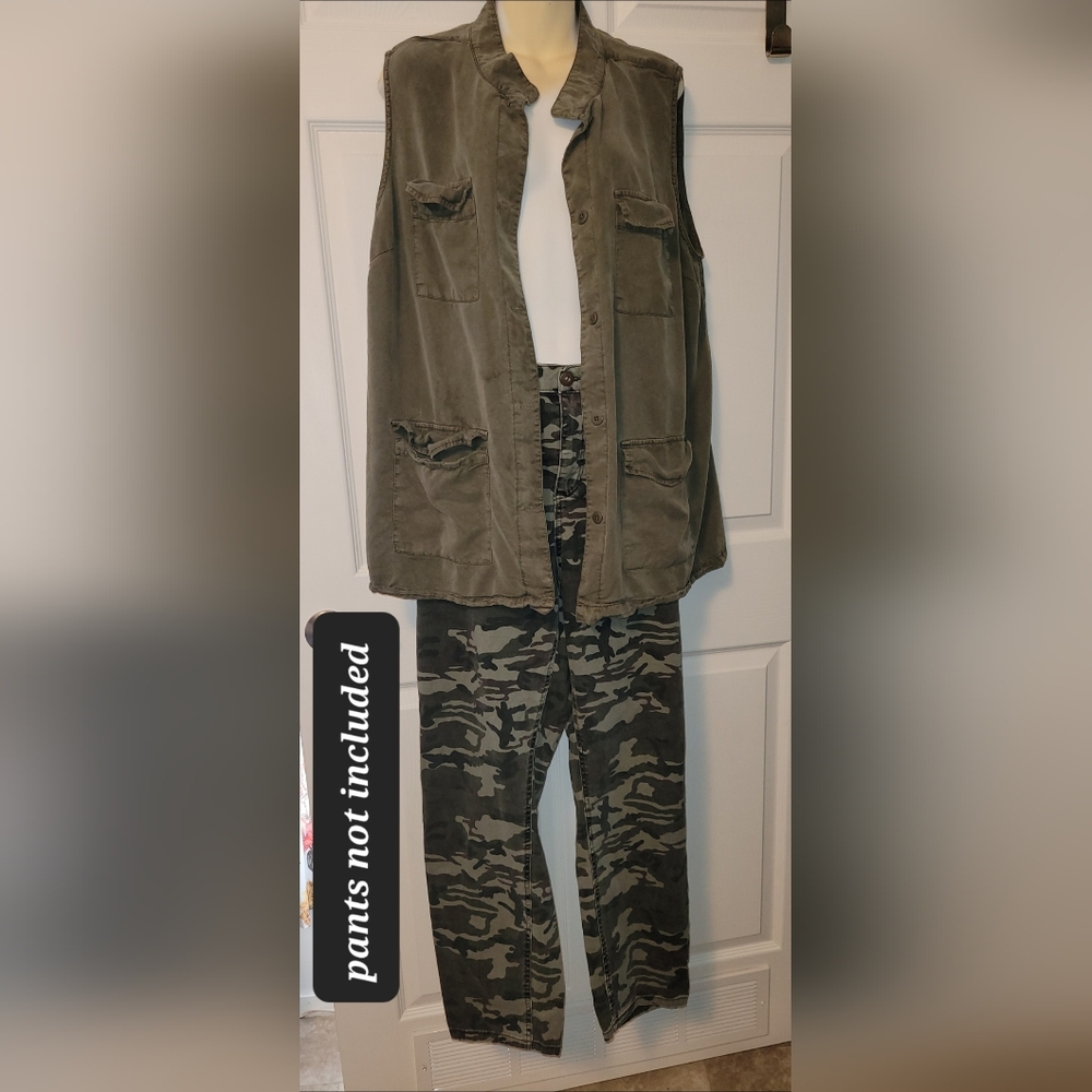 Vest - Picture 5 of 5